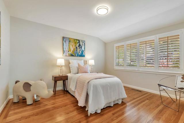 171 E Creek Drive, Menlo Park CA: https://media.crmls.org/mediaz/aa29c495-df1e-45bb-9a5e-2c3d5afc6725.jpg