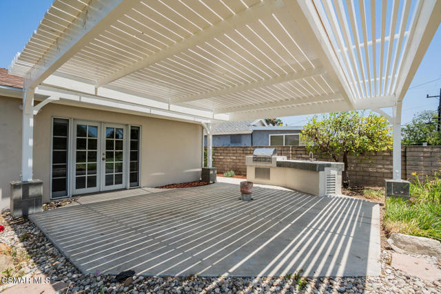 86 Teasdale Street, Thousand Oaks CA: https://media.crmls.org/mediaz/aa29fbbf-e0ee-4146-8f1b-29efc6e7ee04.jpg