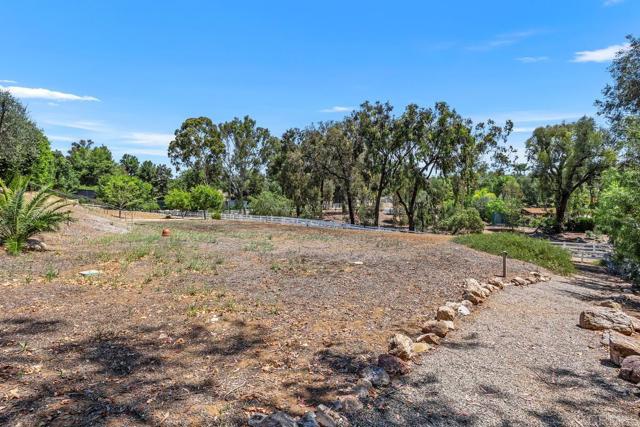 3433 Western Springs Rd, Encinitas CA: https://media.crmls.org/mediaz/aa2a03bf-b419-416f-825b-179c18473d67.jpg