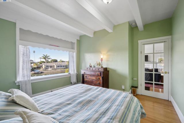 2000 CLINTON AVENUE, Alameda CA: https://media.crmls.org/mediaz/aa2a1895-dc08-4fe8-a9b8-bbd88ee5a54c.jpg