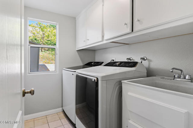 5625 Maricopa Drive, Simi Valley CA: https://media.crmls.org/mediaz/aa2a2ec0-6dd4-442c-80ac-b15b7e89616b.jpg