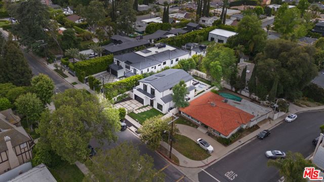 4535 Haskell Avenue, Encino CA: https://media.crmls.org/mediaz/aa2a3c44-08a3-452b-b0a3-5c96dd59d424.jpg