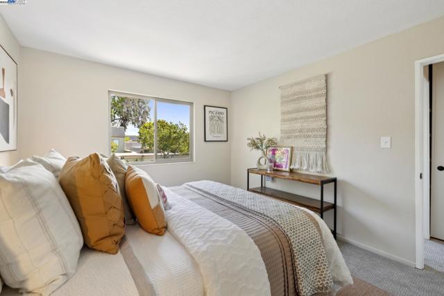 3032 CERRO VISTA, Alameda CA: https://media.crmls.org/mediaz/aa2a424a-1df1-44bb-b5b4-2daa99a8501a.jpg