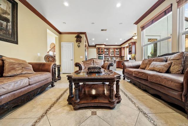 2062 Pleasant Waters Ct, Spring Valley CA: https://media.crmls.org/mediaz/aa2a4f96-ef72-4e11-b31c-c6868386705f.jpg