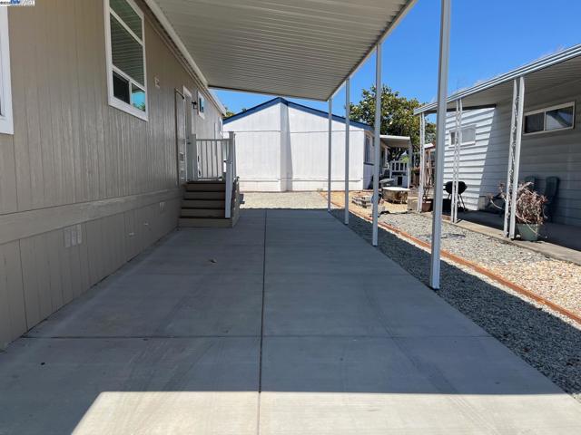 1587 Delemos Ave, Hayward CA: https://media.crmls.org/mediaz/aa2a52b1-4f3d-426f-b826-39642039647c.jpg