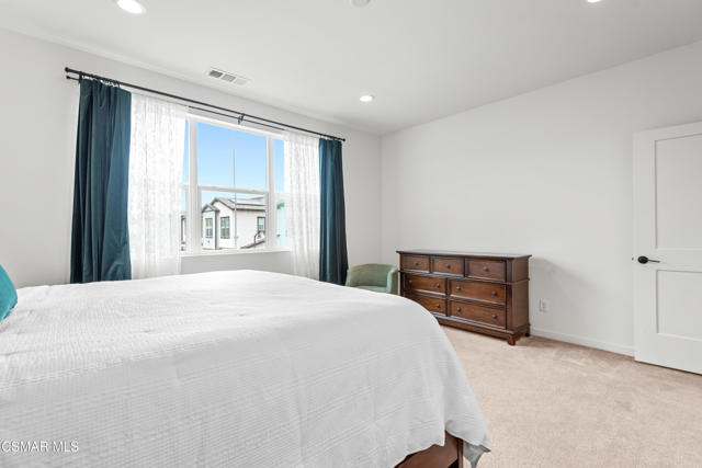 212 Red Brick Drive, Simi Valley CA: https://media.crmls.org/mediaz/aa2b4030-df33-4ae0-938b-b9b2764d21e9.jpg