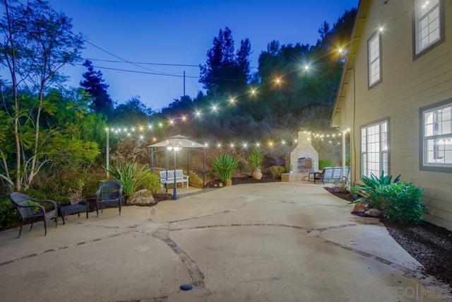 2543 Daisy Ln, Fallbrook CA: https://media.crmls.org/mediaz/aa2c003b-ce69-4d73-bd6a-a458f9710b0b.jpg