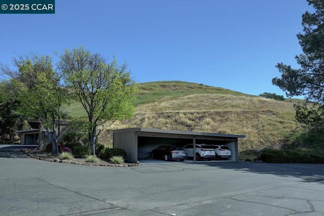 2638 Saklan Indian Dr, Walnut Creek CA: https://media.crmls.org/mediaz/aa2c190b-8ca0-4017-928f-0a0afda90f82.jpg