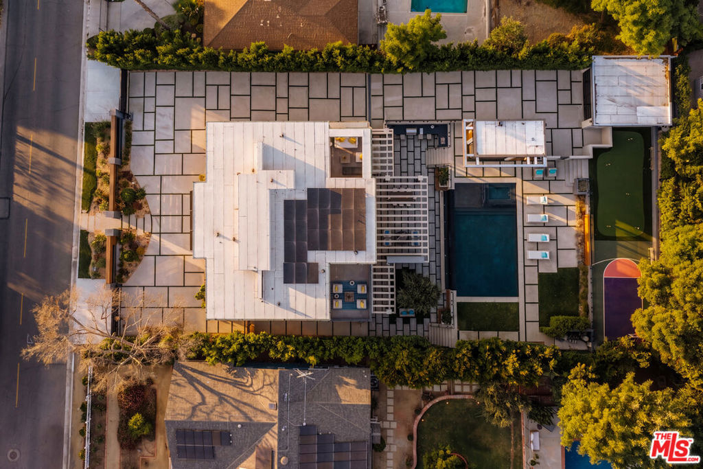 https://media.crmls.org/mediaz/aa2c4d7d-4a9a-49ea-ab07-623adddea087.jpg?preset=X-Large