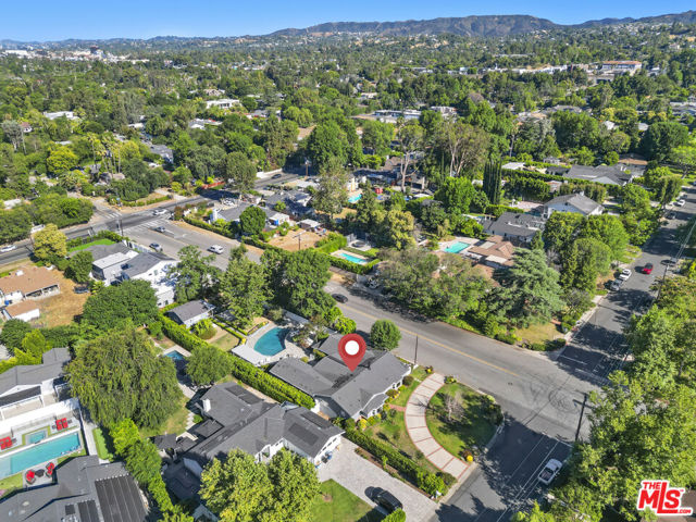 6002 Jumilla Avenue, Woodland Hills CA: https://media.crmls.org/mediaz/aa2c5c51-1993-4afa-a237-5f0c46780b25.jpg