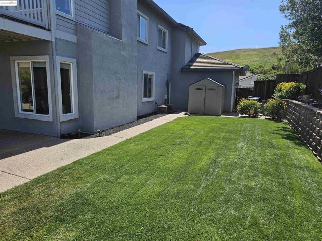 8040 Kelok Way, Clayton CA: https://media.crmls.org/mediaz/aa2c8b32-1360-49e9-8ae2-a0bb2da324e4.jpg
