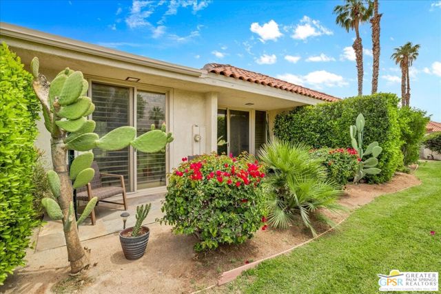 733 N Via Acapulco, Palm Springs CA: https://media.crmls.org/mediaz/aa2ce83f-8dba-4ebd-b8d0-274147a81d00.jpg