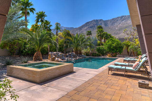 463 Lautner Lane, Palm Springs CA: https://media.crmls.org/mediaz/aa2d143c-a451-498a-a191-5d3869ed600f.jpg