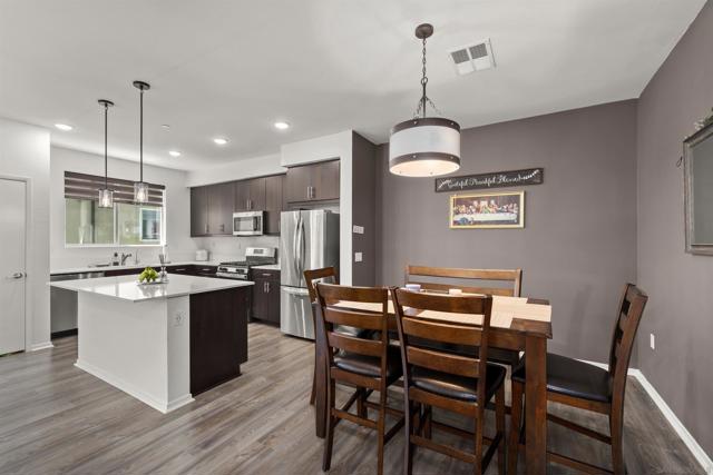 5506 Sandcliff Ln, San Diego CA: https://media.crmls.org/mediaz/aa2d4c54-b59e-4e4f-b8fd-1c81c7e774b6.jpg