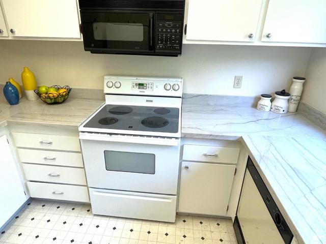 1350 Merrivale West Square, San Jose CA: https://media.crmls.org/mediaz/aa2da88f-c090-4075-a091-7b7bac89184c.jpg