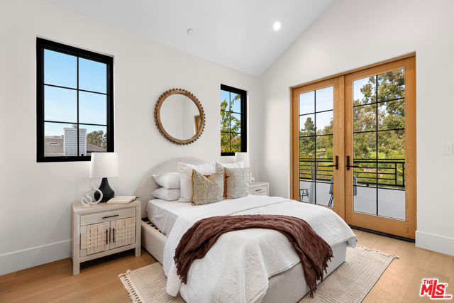2565 Patricia Avenue, Los Angeles CA: https://media.crmls.org/mediaz/aa2dc17c-d090-4588-b64a-94e6b76ae4bf.jpg