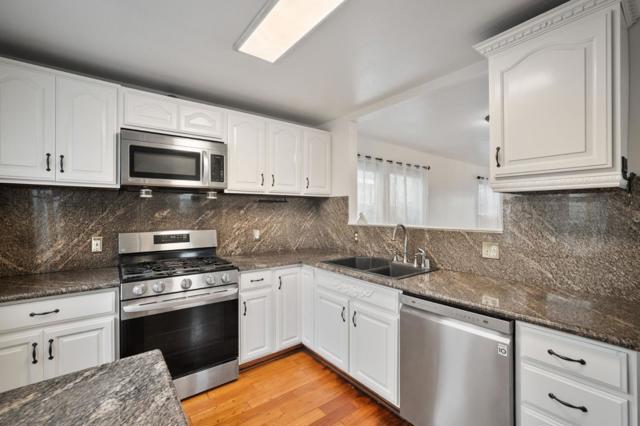 10510 East Court, Oakland CA: https://media.crmls.org/mediaz/aa2dc7d3-b112-42af-9173-d57bf73784d0.jpg