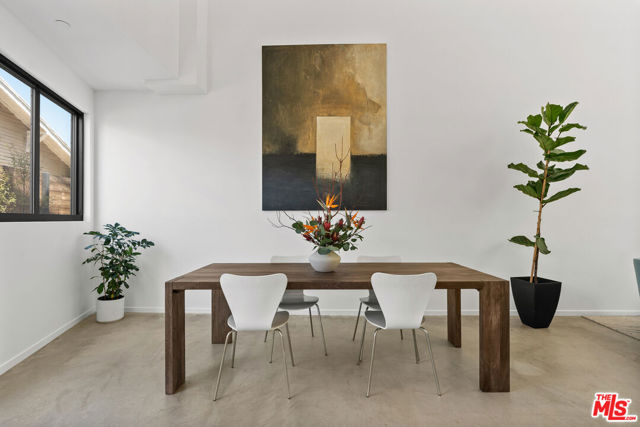 1244 14th Street, Santa Monica CA: https://media.crmls.org/mediaz/aa2de847-863d-4e1f-9626-bf7901df2a93.jpg