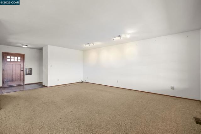 801 Laurel Ct, Rodeo CA: https://media.crmls.org/mediaz/aa2e0873-e702-4d1b-92d1-81d9f20ad1fa.jpg