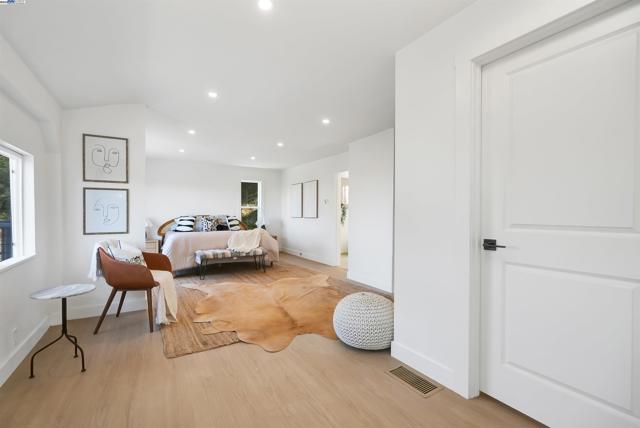102 Castlewood Dr, Pleasanton CA: https://media.crmls.org/mediaz/aa2e1633-d805-4245-a119-2c2095b6b528.jpg