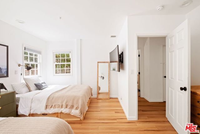 2204 Stanley Hills Drive, Los Angeles CA: https://media.crmls.org/mediaz/aa2e1966-022e-4c20-832f-9a6e8617ea17.jpg