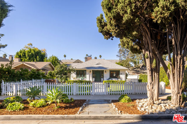 601 S Hudson Avenue, Pasadena CA: https://media.crmls.org/mediaz/aa2e31c6-d33d-4ce4-a905-11f011092bb8.jpg