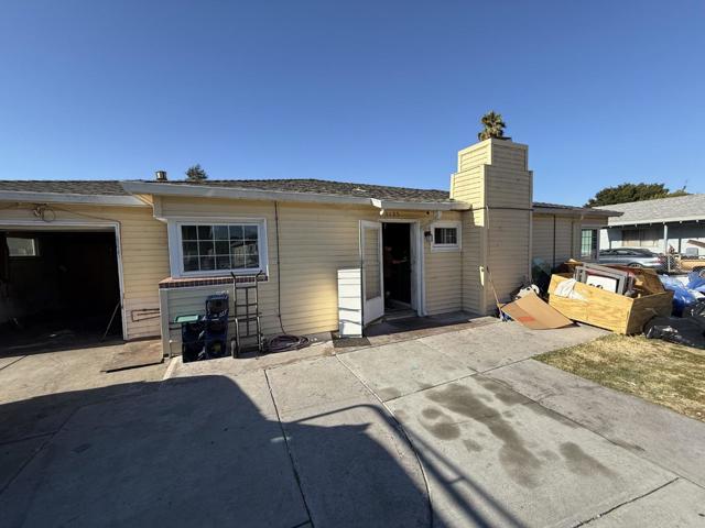 1125 Garden Street, East Palo Alto CA: https://media.crmls.org/mediaz/aa2e3ea0-b757-4b3c-8494-dbfc76cc40ae.jpg