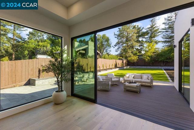 Image 12 of 60 For 720 Laurel Dr