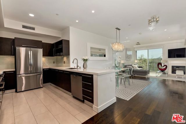 855 N Croft Avenue, Los Angeles CA: https://media.crmls.org/mediaz/aa2ebbc2-0c25-456c-80e4-b286ad9e7ace.jpg