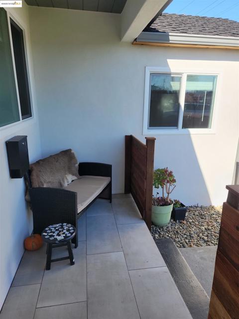 15373 Inverness St, San Leandro CA: https://media.crmls.org/mediaz/aa2f2e37-e268-4d60-a74d-c9c05ea9324b.jpg