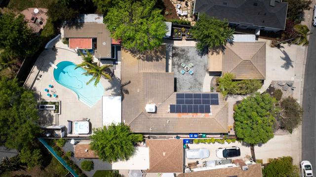 4877 Lorraine Dr, San Diego CA: https://media.crmls.org/mediaz/aa2f57e0-3700-4a5c-b9b1-41f91638d7b1.jpg