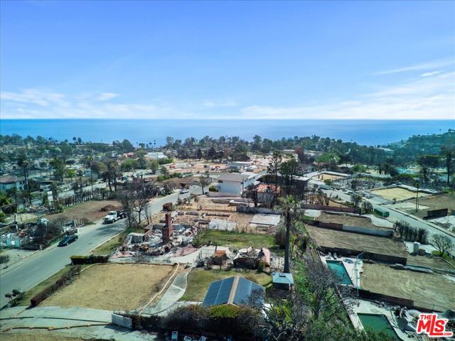 641 Lachman Lane, Pacific Palisades CA: https://media.crmls.org/mediaz/aa2f5a25-82f5-44bc-b1cc-ea3cf2e2ae65.jpg
