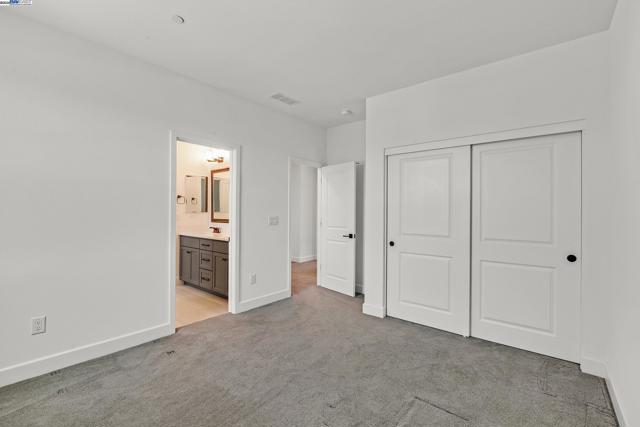 2222 Davie Pl, Tracy CA: https://media.crmls.org/mediaz/aa2f8c76-b0c5-4f76-bb2b-4cc5486f6f08.jpg