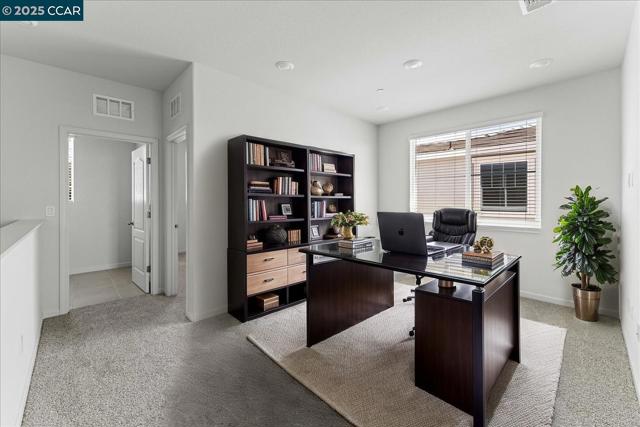 4207 Markovich Ct, Richmond CA: https://media.crmls.org/mediaz/aa2f9b3a-be44-4862-b54e-0d7cd385372f.jpg