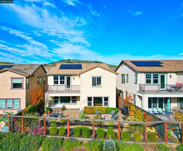 528 Caprio Ct, San Ramon CA: https://media.crmls.org/mediaz/aa2fe7f7-b570-4df2-8248-6c1ca445da97.jpg