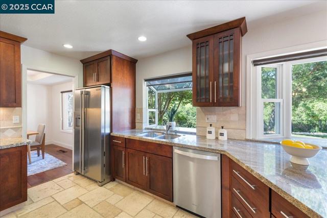 2787 Morgan Dr, San Ramon CA: https://media.crmls.org/mediaz/aa3095eb-1ad0-49ac-9658-a2b797c4d8ea.jpg