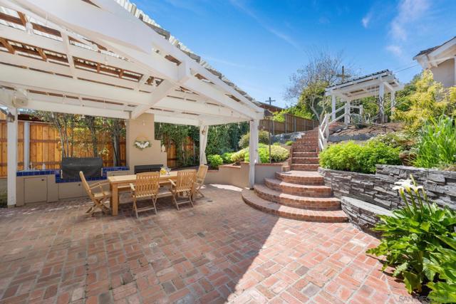 3733 La Cresta Dr, San Diego CA: https://media.crmls.org/mediaz/aa30f926-1a9d-428b-90db-d8cd042a462e.jpg
