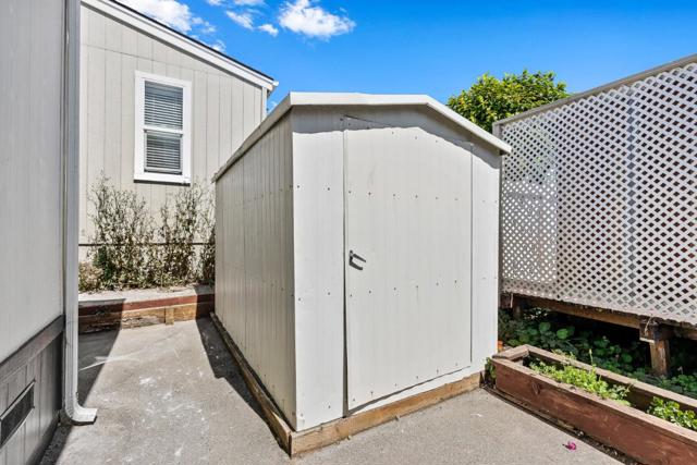 4160 Jade Street, Capitola CA: https://media.crmls.org/mediaz/aa3114da-14cf-4686-ad31-38917b475b2b.jpg