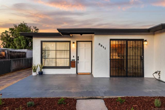 3811 Boren St, San Diego CA: https://media.crmls.org/mediaz/aa311df0-c7fa-4594-9595-bf203c862e01.jpg