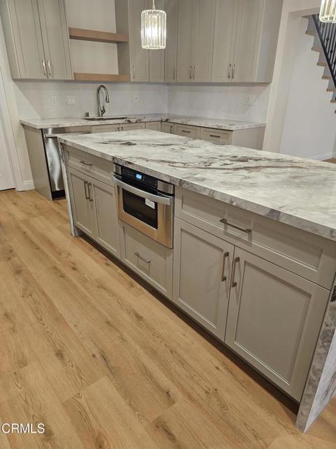 Detail Gallery Image 7 of 20 For 9682 Hillhaven Ave, Tujunga,  CA 91042 - 3 Beds | 3 Baths