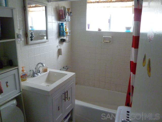 553 Sears Ave, San Diego CA: https://media.crmls.org/mediaz/aa325808-370a-4f65-a96a-65ff9ee24f73.jpg