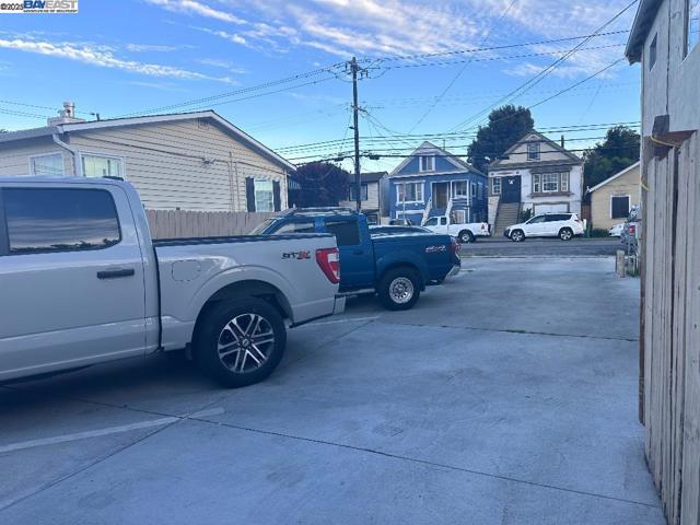 1317 Chanslor Ave, Richmond CA: https://media.crmls.org/mediaz/aa325a21-8358-4282-ac86-dc40b5300522.jpg
