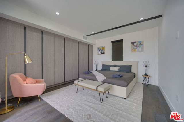 4422 S Riley Drive, Los Angeles CA: https://media.crmls.org/mediaz/aa32a575-d4c0-4131-a3ac-b4fae0268e44.jpg