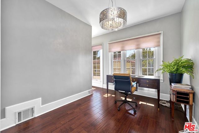 136 Fremont Place, Los Angeles CA: https://media.crmls.org/mediaz/aa32abe2-c576-4662-8eaf-8fcdab1be420.jpg