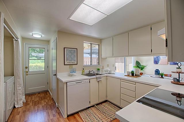 121 Palo Verde Terrace, Santa Cruz CA: https://media.crmls.org/mediaz/aa32d9c2-b3cc-4ff0-9476-233e50aecaad.jpg