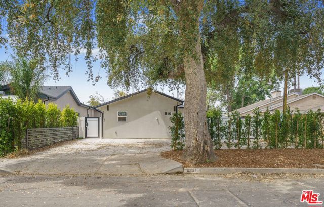 6835 Yolanda Ave, Reseda CA: https://media.crmls.org/mediaz/aa330812-3f80-4fe8-b685-5ba1ac4d46f3.jpg