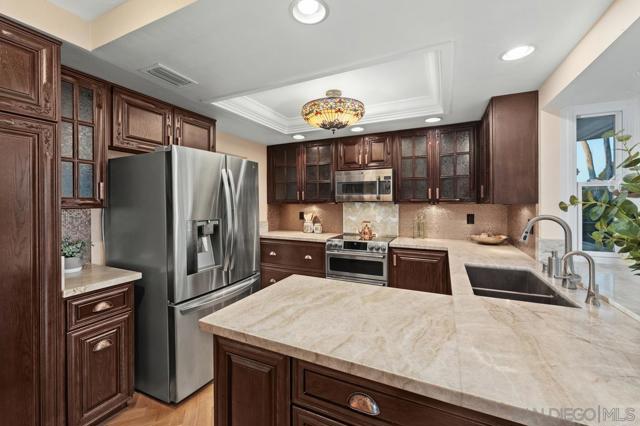 7233 Canyon Hill Ct, San Diego CA: https://media.crmls.org/mediaz/aa3354ed-dc7a-454e-830e-578cac731be7.jpg