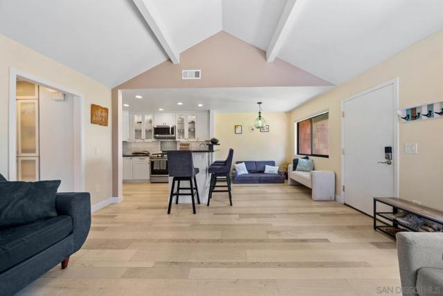 2459 Caminito Ocean Cv, Cardiff by the Sea CA: https://media.crmls.org/mediaz/aa336566-fe8c-4207-bc9b-b7e9525f1c22.jpg