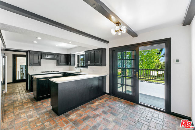 29528 Harvester Road, Malibu CA: https://media.crmls.org/mediaz/aa33b706-329e-47b3-a649-59a658544d1d.jpg