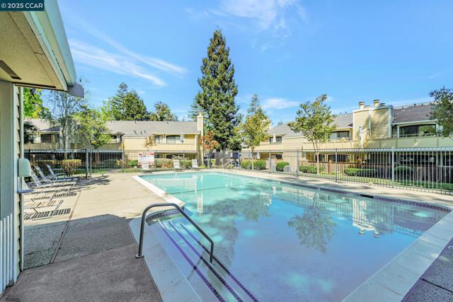 771 Center Ave, Martinez CA: https://media.crmls.org/mediaz/aa33e08a-73a3-484d-8f33-c43108c5404d.jpg